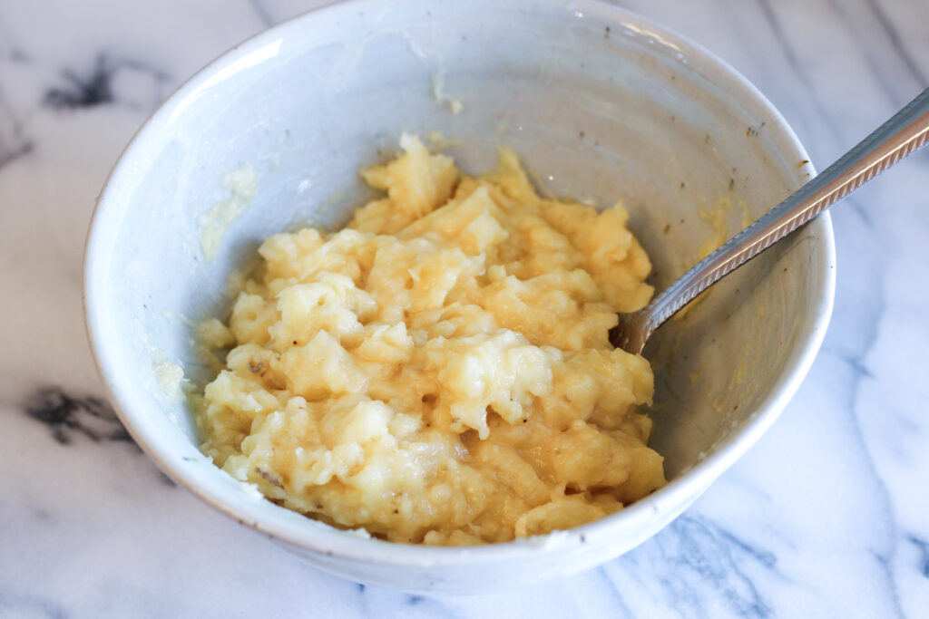 Bowl of mashed bananas. 